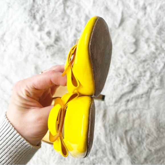 VINTAGE QUALICRAFT 1970’s Yellow Patent Leather Square Toed Kitten Heels - Picture 11 of 12